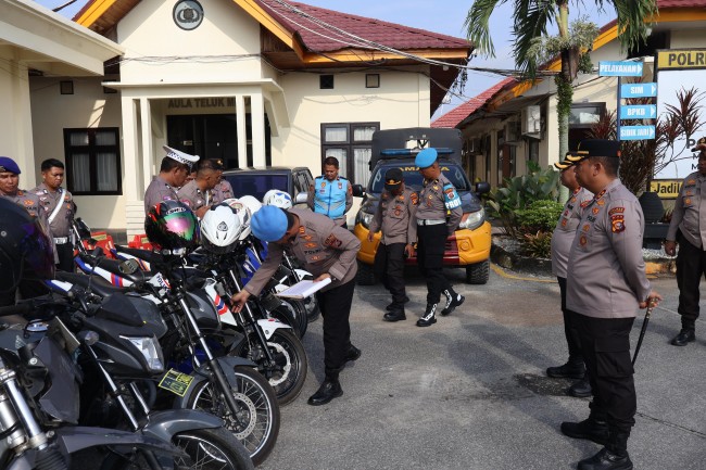 Kapolres Pelalawan Cek Kendaraan Dinas dan HT, Pastikan Kesiapan Operasional - Pekanbaruexpress