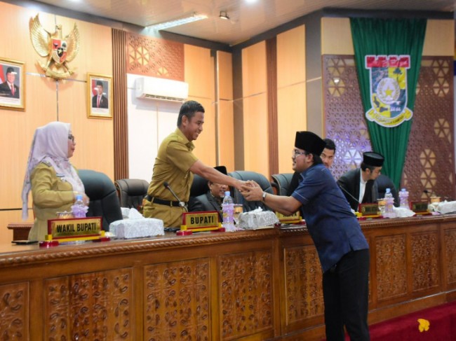 Bupati Kampar Respon Pandangan Umum DPRD Terhadap LKPJ 2025, Siap Tindaklanjuti Kritik dan Saran