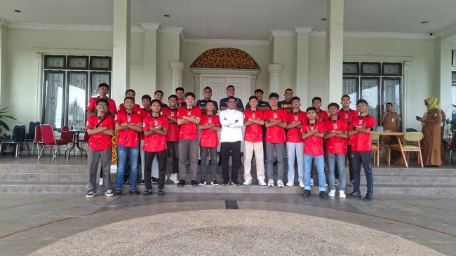 Bupati Zukri Lepas Atlet Futsal Pelalawan Ikuti Kejurda Piala Gubernur