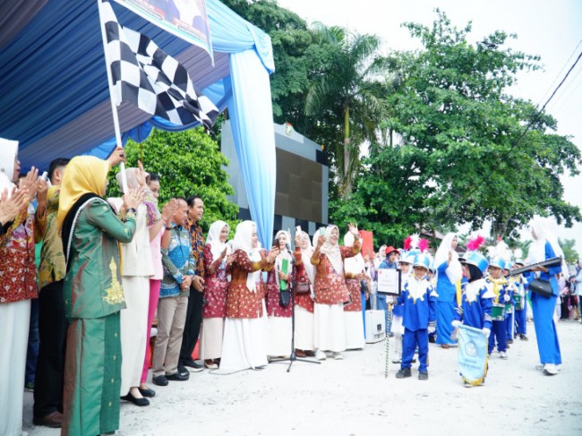 Bunda PAUD Kampar Resmi Buka Pawai Karnaval dan Pentas Seni HAN 2026