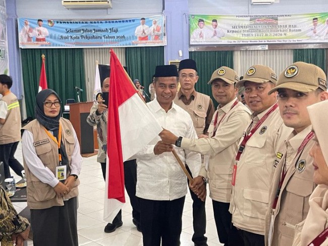 Bupati Kampar Lepas Keberangkatan Jemaah Haji Kloter V Embarkasi Batam - Pekanbaruexpress