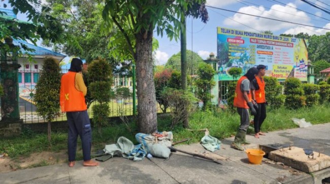 PUPR Kampar Lakukan Pemeliharaan Rutin Jalan dan Drainase untuk Cegah Banjir - Pekanbaruexpress