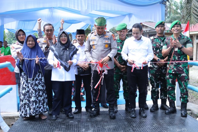 Jembatan Merah Putih Presisi di Merempan Hulu Diresmikan, Bupati Afni: Permudah Akses Warga Tiga Dusun - Pekanbaruexpress