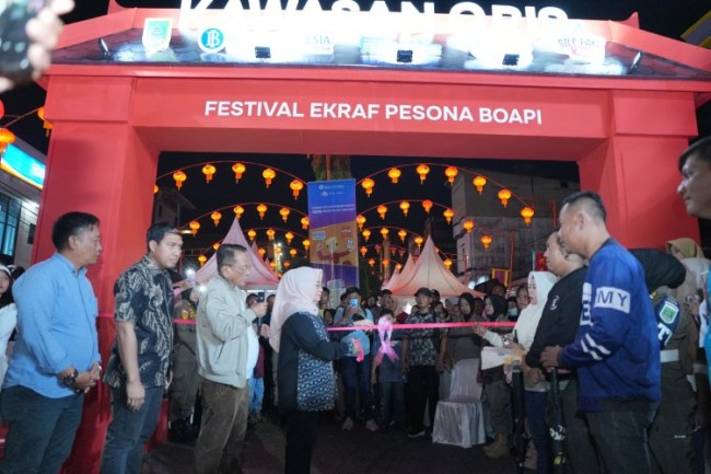 Bupati Bistamam Dorong UMKM Rohil Go Digital Lewat Festival Ekraf Pesona Boapi - Pekanbaruexpress