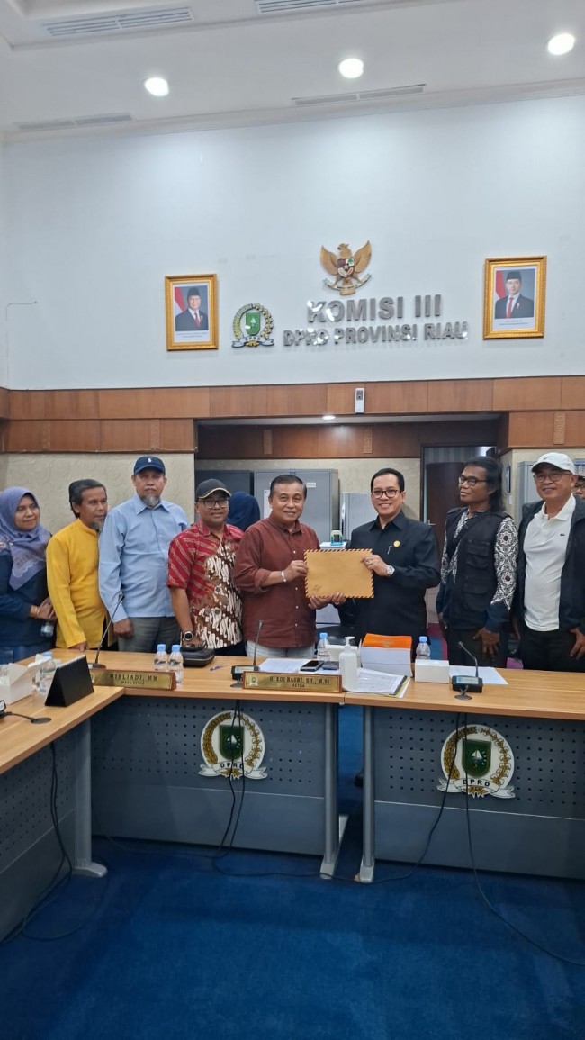Eks Karyawan Riau Pos Group Adu Nasib ke DPRD Riau, Edi Basri: Tak Ada Alasan Hak Mereka Tak Dibayar