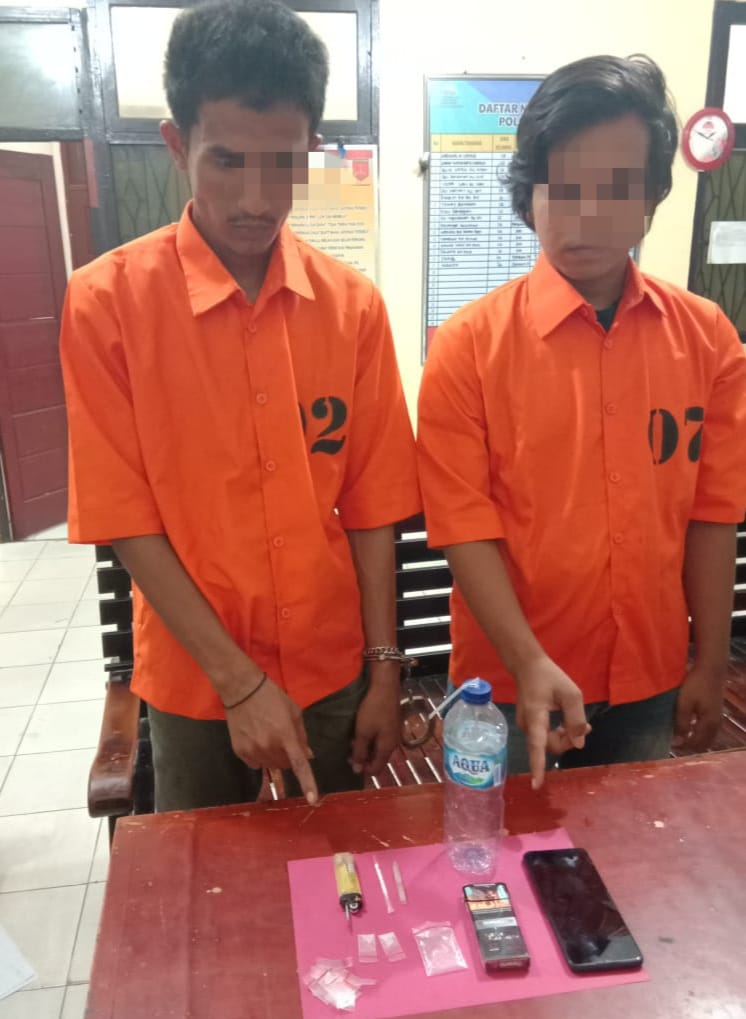Tim Opsnal Polsek Tapung Ciduk 2 Pelaku Narkoba di Desa Bencah Kelubi