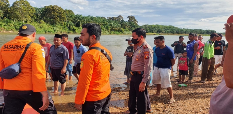 Dua Korban Terseret Arus Sungai Kampar Ditemukan Meninggal, Satu dalam Pencarian