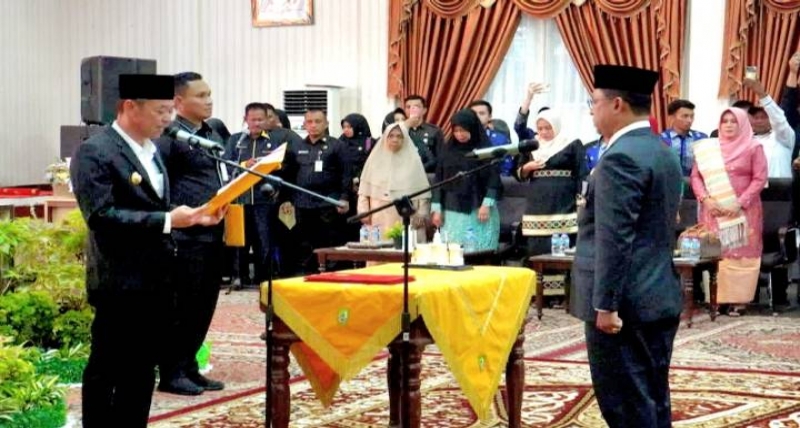 Akhirnya, Fauzi Efrizal Dilantik Bupati Rohil Jadi Sekda Definitif