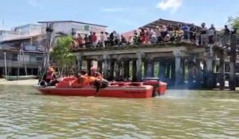 Perahu Motor Dihantam Ombak, Pasutri Hilang di Perairan Tanjung Medang