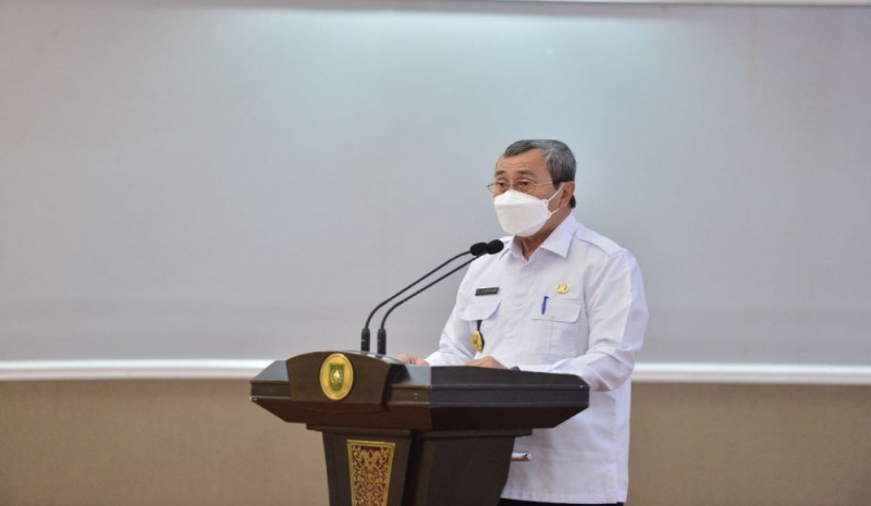 Lantik Komisioner KI Riau, Gubri Minta Bantu Pemerintah 