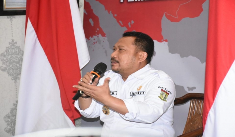 Bupati Kampar Himbau Camat Secepatnya Serahkan Laporan Hasil Vaksinasi