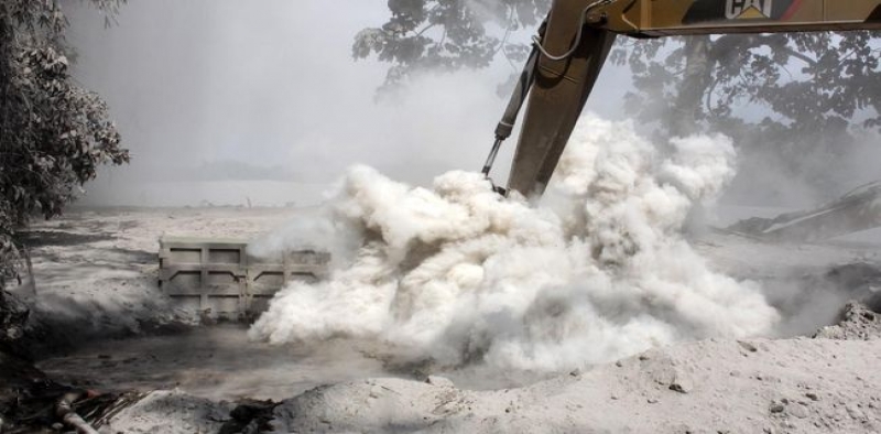 Erupsi Semeru Jembatan Lumajang Ambruk, Evakuasi Terkendala