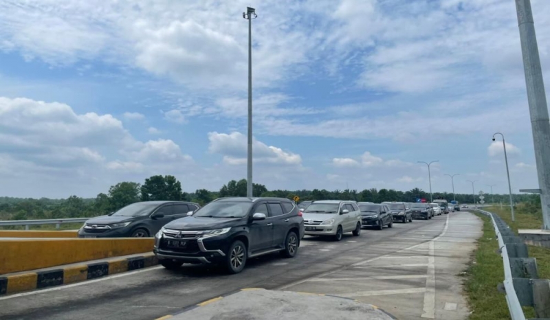 Tol Pekanbaru-Dumai, H-5 Antrian Panjang di Pintu Keluar Bathin Solapan