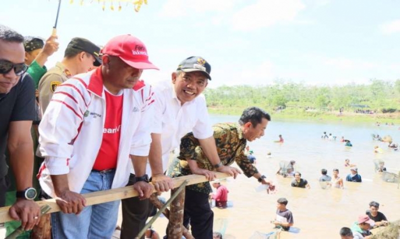 Tradisi Budaya, Ribuan Masyarakat Maawuo Lubuok Laghangan Danau Sembat Kampa