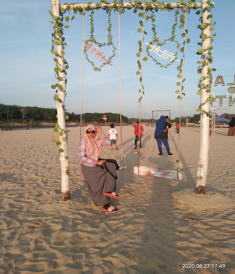 Teluk Jering, Pesona Hamparan Pasir Sungai Bernama Pulau Cinta 