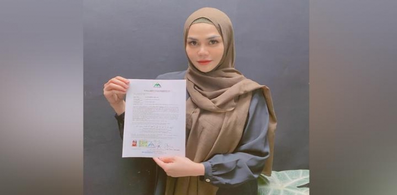 Pamerkan Sertifikat Mualaf, DJ Katty Butterfly Bersyukur