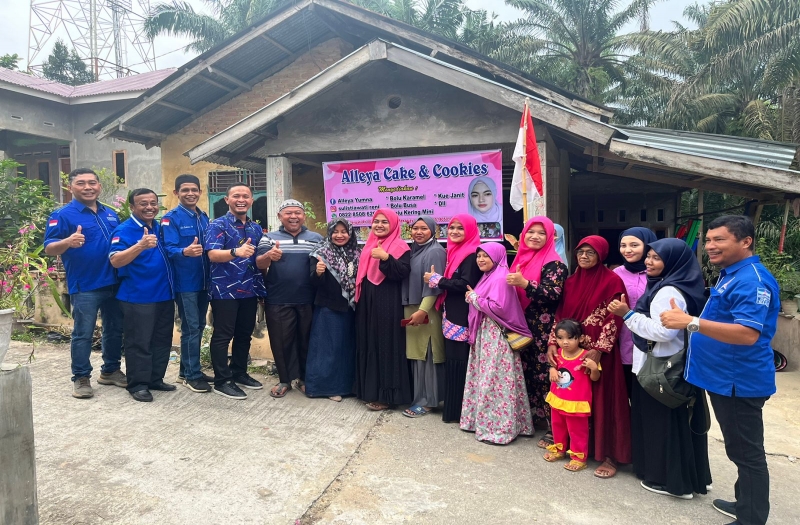 Akhiri Roadshow di Pelalawan, Ketua Partai Demokrat Riau Borong Hasil UMKM