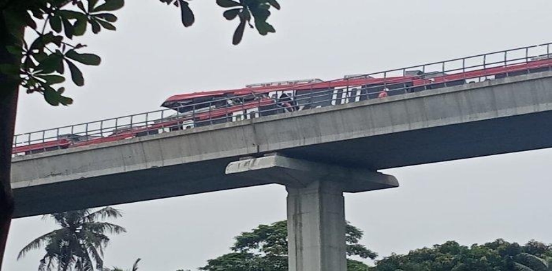   Damkar Pastikan Tak Ada Korban Jiwa Tabrakan LRT di Cibubur