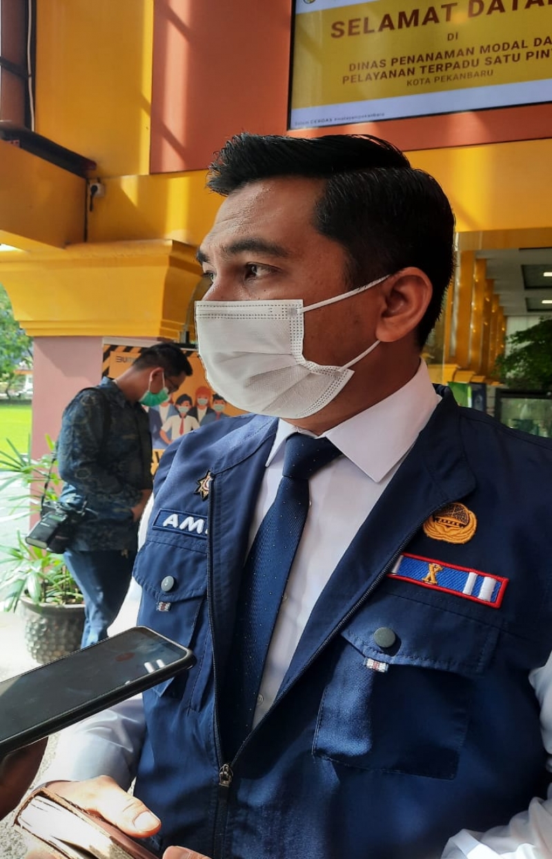 Lewati Izin, Reklame di Sepanjang Arifin Achmad Ditertibkan