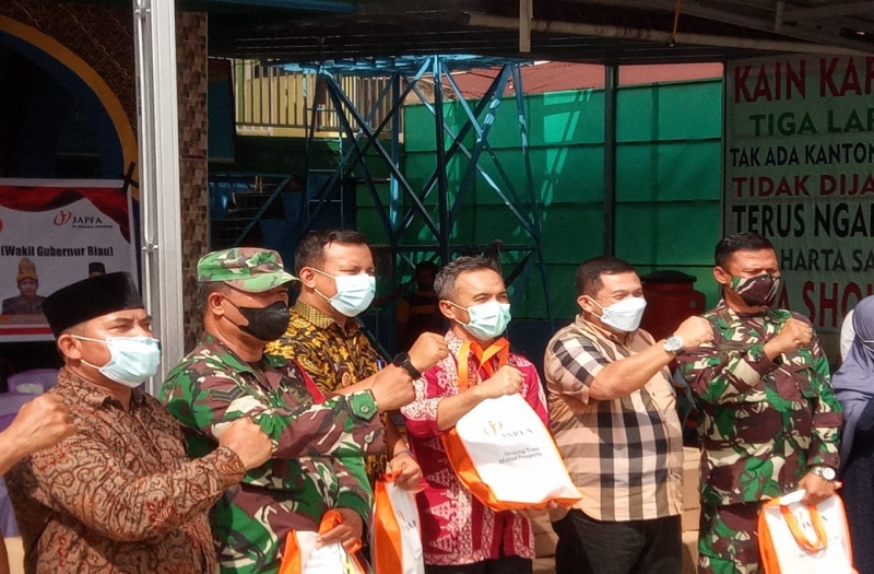 Kadisos Riau dan PT Indojaya Agrinusa Serahkan Bantuan di Pekanbaru