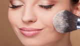  Trik agar Makeup Tak Menempel di Masker